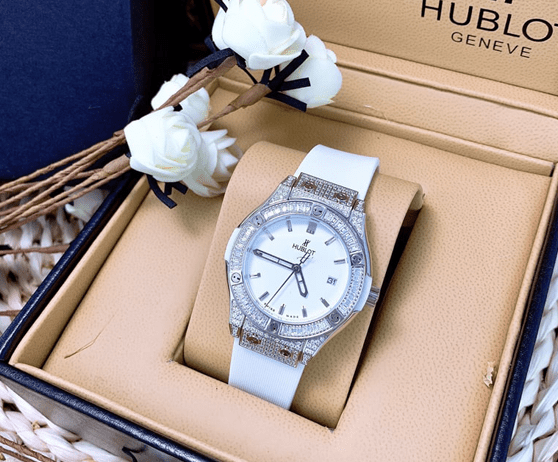 Review chiếc đồng hồ Hublot nữ màu trắng Diamond xịn xò